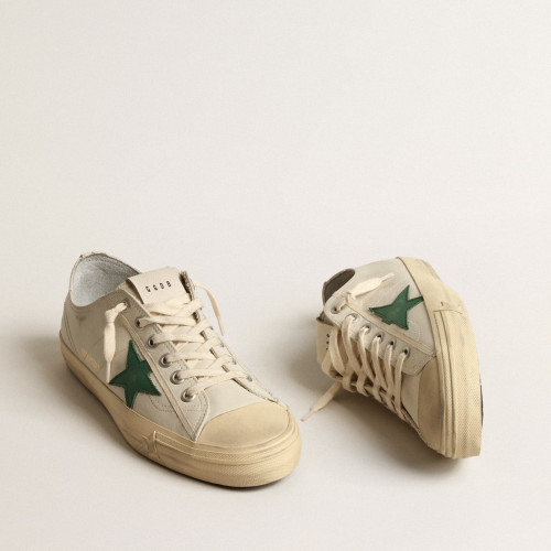 Golden Goose V-Star in green leather star
