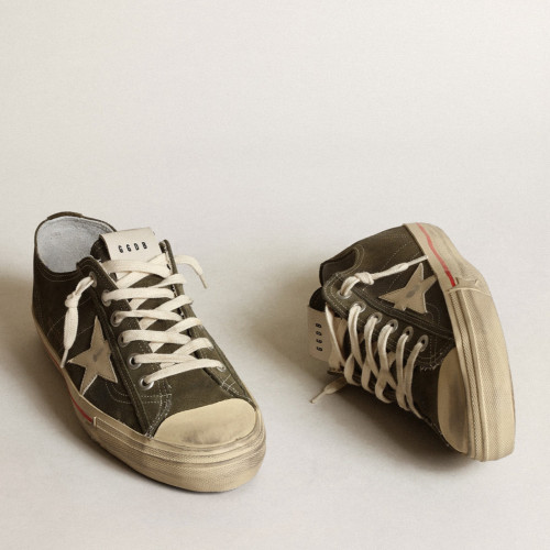 Golden Goose V-Star 2 Sneakers