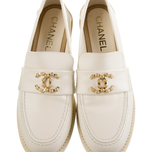 CHANEL White Interlocking CC Logo Patent Lauper