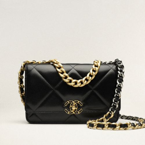 CHANEL 19 Wallet on Chain