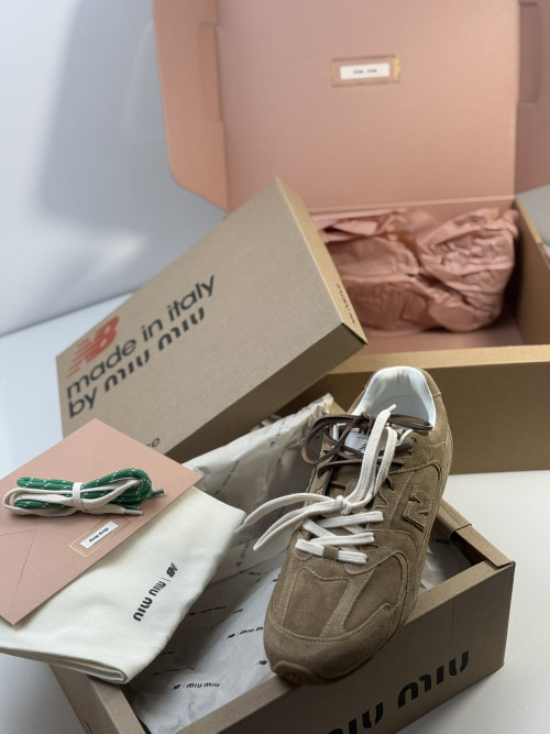 송X린님 미우미우 x 뉴발란스 530 스웨이드 스니커즈