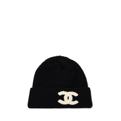 CHANEL CC logo beanie