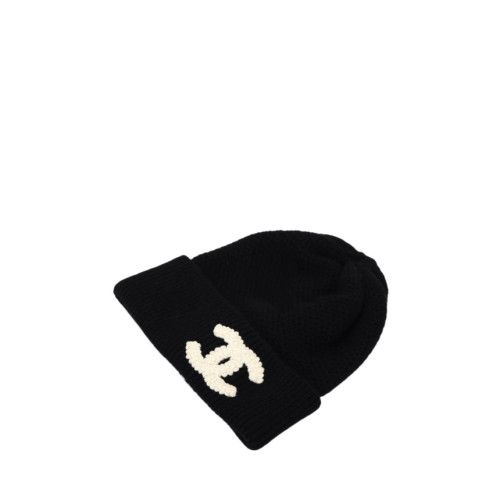 CHANEL CC logo beanie